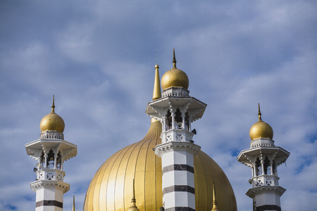 Kuala Kangsar - 25 Dec 2017:    Golden domes and minarets of Perak royal mosque, Masjid Ubudiahのeditorial素材