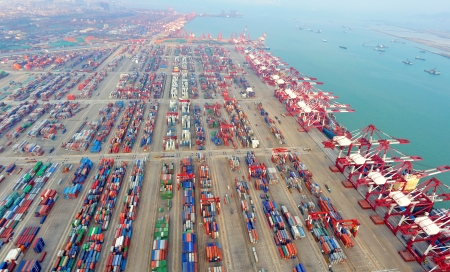 China Qingdao Port Container Terminalの写真素材