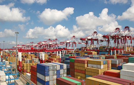 China Qingdao port container terminalのeditorial素材
