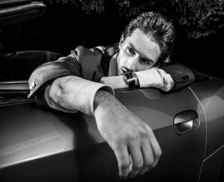 Man with beard in suit driving carの写真素材