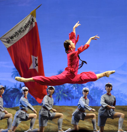 CHENGDU - SEP 5: The national ballet of china perform The Red Detachment of Women at SICHUAN coliseum SEP 5, 2010 in Chengdu, China.のeditorial素材