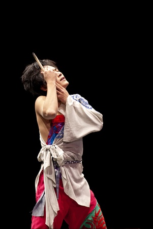 CHENGDU - DEC 9: Beijing Dance Academy perform chinese solo dance のeditorial素材