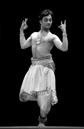 CHENGDU - OCT 24: Indian folk dance "Shankara Sri Giri" performed by Kalakshetra dance institute of India at JINCHENG theater during the festival of India in china.OCT 24,2010 in Chengdu, China.のeditorial素材