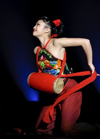 CHENGDU - DEC 10: Group dance "beat on drums and sing the aethereally song" performed by Shaanxi Song And Dance Troupe at JINCHENG theater.DEC 10,2007 in Chengdu, China.
Choreographer: Wang Hong, actors: 24のeditorial素材