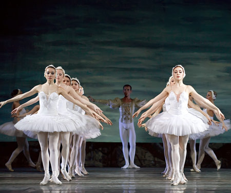 CHENGDU - DEC 24: Swan Lake ballet performed by Russian royal ballet at Jinsha theater December 24, 2008 in Chengdu, China.のeditorial素材