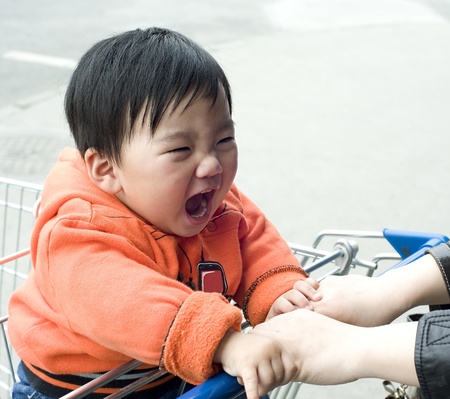 angry baby の写真素材