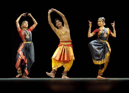 CHENGDU - OCT 24: Indian folk dance "Shankara Sri Giri" performed by Kalakshetra dance institute of India at JINCHENG theater during the festival of India in china.OCT 24,2010 in Chengdu, China.のeditorial素材