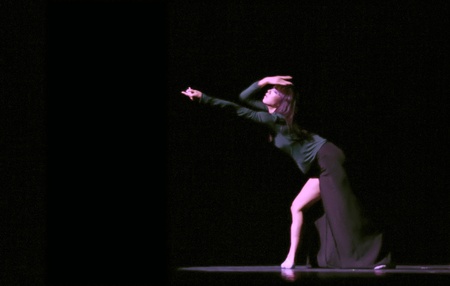 CHENGDU - DEC 14: Chinese modern duo dance "Rain of the Fortress Besieged" performed by Shanghai Song And Dance Troupe at Golden theater in the 7th national dance competition of china on DEC 14,2007 in Chengdu, China.のeditorial素材