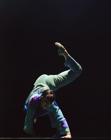 CHENGDU - DEC 20: Group dance "That year bobbed" performed by QIANXIAN art troupe at JINCHENG theater in the 7th national dance competition of china on Dec 20,2007 in Chengdu, China.
Choreographer: Li Chunyan, etc., actor: 20のeditorial素材