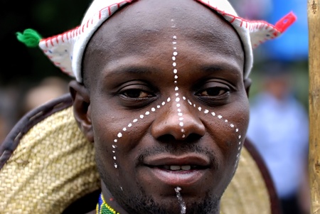 Folk dance show of nigerian man in the 1st International Festival of the Intangible Cultural Heritage China,2007 on May 23, 2007 in chengdu, china.のeditorial素材