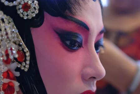 CHENGDU - Jul 26: a chinese opera actress is painting her face backstage at JinJiang theater on Jul 26,2007 in Chengdu, China.のeditorial素材