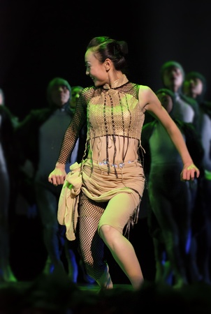 CHENGDU - DEC 10: Group dance "love of oyster field" performed by Shenzhen Sha Jing JinHao troupe of ballad singers at Golden theater in the 7th national dance competition of china on Dec 10,2007 in Chengdu, China.のeditorial素材