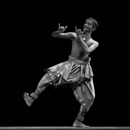 CHENGDU, CHINA - OCT 24,2010: Indian dancer performs folk dance at JINCHENG theater during the festival of India in china.Oct 24,2010 in Chengdu, China.のeditorial素材