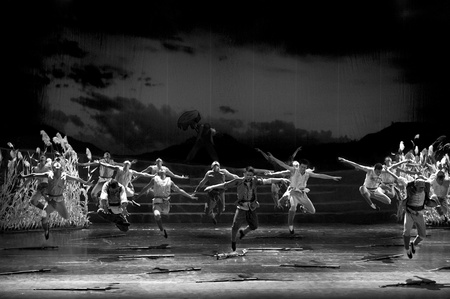 CHENGDU, CHINA - NOV 18: Chinese dancers perform modern dance drama onstage at JINCHENG theater on Nov 18, 2010 in Chengdu, China.のeditorial素材
