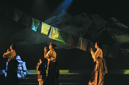 CHENGDU - SEP 27: chinese Tibetan ethnic dancers perform on stage at experimental theater.Sep 27,2010 in Chengdu, China.のeditorial素材