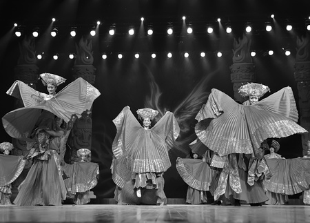 CHENGDU - SEP 26: chinese Yi ethnic dancers perform on stage at JIAOZI theater.Sep 26,2010 in Chengdu, China.のeditorial素材