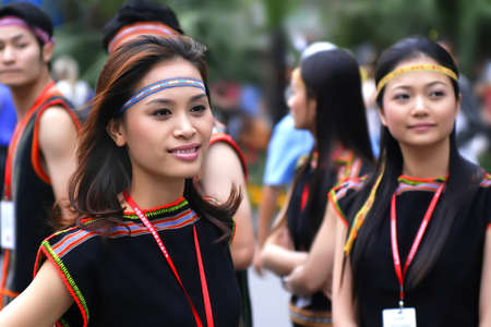 CHENGDU - MAY 23: Vietnamese artists perform folk dance in the 1st International Festival of the Intangible Cultural Heritage China,2007 on May 23, 2007 in Chengdu, China.のeditorial素材