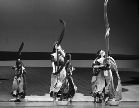 CHENGDU - MAY 25: Chinese Modern Dance Drama Red Army's flower perform on stage at Xinan theater on May 25, 2011 in Chengdu, China.のeditorial素材