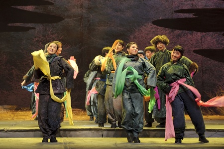 CHENGDU - MAY 29: chinese Ping opera performer make a show on stage to compete for awards at Xinan theater in 25th Chinese Drama Plum Blossom Award competition.May 29, 2011 in Chengdu, China.Chinese Drama Plum Blossom Award is the highest theatrical awarのeditorial素材