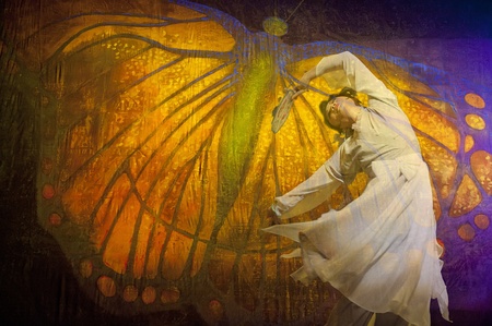 CHENGDU - MAY 31: chinese Yue opera performer make a show on stage to compete for awards in 25th Chinese Drama Plum Blossom Award competition at Experimental theater.May 31, 2011 in Chengdu, China.Chinese Drama Plum Blossom Award is the highest theatricaのeditorial素材