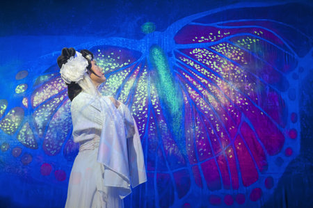 CHENGDU - MAY 31: chinese Yue opera performer make a show on stage to compete for awards in 25th Chinese Drama Plum Blossom Award competition at Experimental theater.May 31, 2011 in Chengdu, China.Chinese Drama Plum Blossom Award is the highest theatricaのeditorial素材