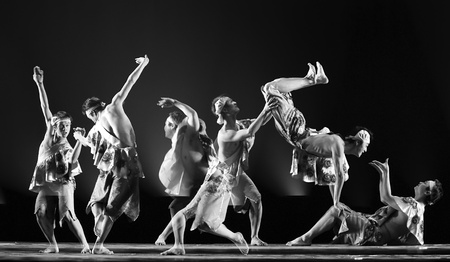 CHENGDU - DEC 15: chinese dancers perform folk dance on stage at JINCHENG theater.Dec 15,2007 in Chengdu, China.Choreographer: Hou Bo, actor: Yang Xiaofan, Yang Yang, Zhong Shanのeditorial素材