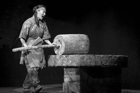 CHENGDU - MAY 29: chinese Ping opera performer make a show on stage to compete for awards at Xinan theater in 25th Chinese Drama Plum Blossom Award competition.May 29, 2011 in Chengdu, China.Chinese Drama Plum Blossom Award is the highest theatrical awarのeditorial素材