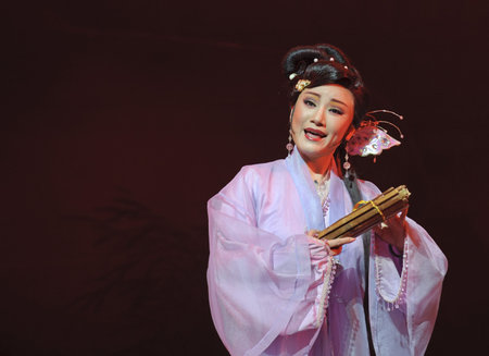 CHENGDU - MAY 31: chinese Yue opera performer make a show on stage to compete for awards in 25th Chinese Drama Plum Blossom Award competition at Experimental theater.May 31, 2011 in Chengdu, China.Chinese Drama Plum Blossom Award is the highest theatricaのeditorial素材
