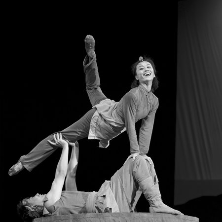 CHENGDU - MAY 25: Chinese Modern Dance Drama Red Army's flower perform on stage at Xinan theater on May 25, 2011 in Chengdu, China.のeditorial素材