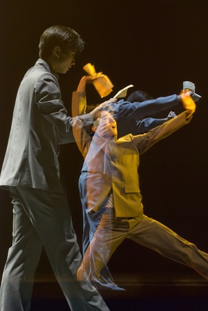 CHENGDU - DEC 20: professional modern dancer performs solo dance on stage at JINCHENG theater.Dec 20, 2007 in Chengdu, China.
Choreographer: Xiao Xiangrong, Chang Xiaoni, Cast: Sun Ruiのeditorial素材