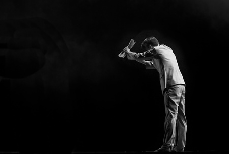 CHENGDU - DEC 11: professional modern dancer performs solo dance on stage at JINCHENG theater.Dec 11, 2007 in Chengdu, China.Choreographer: Xiao Xiangrong, Chang Xiaoni, Cast: Sun Ruiのeditorial素材