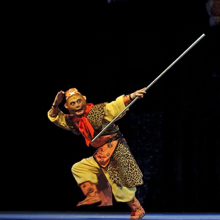 CHENGDU - JUN 8: Chinese Shao opera performer make a show on stage to compete for awards in 25th Chinese Drama Plum Blossom Award competition at Jincheng theater.Jun 8, 2011 in Chengdu, China.
Chinese Drama Plum Blossom Award is the highest theatrical awaのeditorial素材