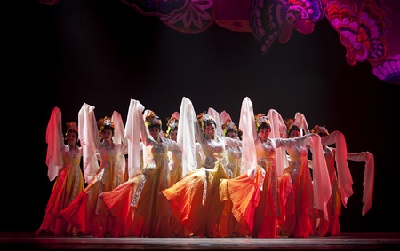 CHENGDU - OCT 17: Chinese national dancers perform folk dance on stage at JINCHENG theater on Oct 17, 2011 in Chengdu, China.のeditorial素材
