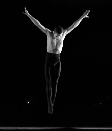 CHENGDU - DEC 14: Chinese professional dancer performs modern solo dance on stage at Golden theater.Dec 14,2007 in Chengdu, China.Choreographer: Liu Douzhi, actor: Zheng Leiのeditorial素材