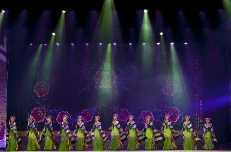 CHENGDU - SEP 27: chinese Tibetan ethnic dancers perform on stage at experimental theater.Sep 27,2010 in Chengdu, China.のeditorial素材