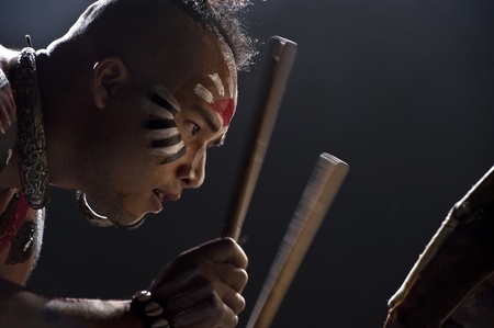 CHENGDU - OCT 27: chinese national dancer performs traditional dance Dynamic Yunnan on stage at Jincheng theater.Oct 27, 2011 in Chengdu, China.のeditorial素材