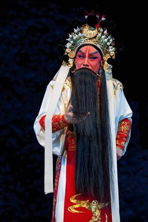 CHENGDU - JUN 1: chinese Beijing opera performer make a show on stage to compete for awards in 25th Chinese Drama Plum Blossom Award competition at Shengge theater.Jun 1, 2011 in Chengdu, China.
Chinese Drama Plum Blossom Award is the highest theatrical aのeditorial素材