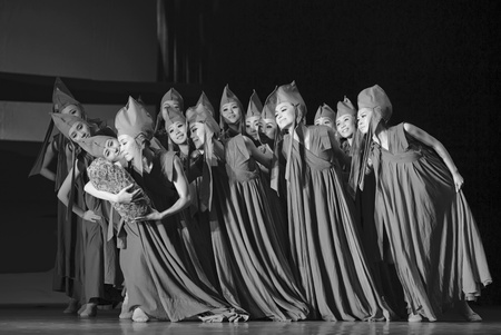 CHENGDU - MAY 25: Chinese Modern Dance Drama Red Army flower perform on stage at Xinan theater on May 25, 2011 in Chengdu, China.のeditorial素材