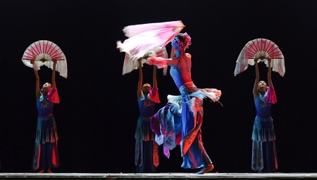 CHENGDU - DEC 13: Chinese modern dancers perform group dance on stage at JINCHENG theater in the 7th national dance competition of china on Dec 13,2007 in Chengdu, China.のeditorial素材