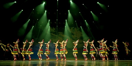 CHENGDU - SEP 26: chinese ethnic dancers of Yi nationality perform on stage at JIAOZI theater.Sep 26,2010 in Chengdu, China.のeditorial素材