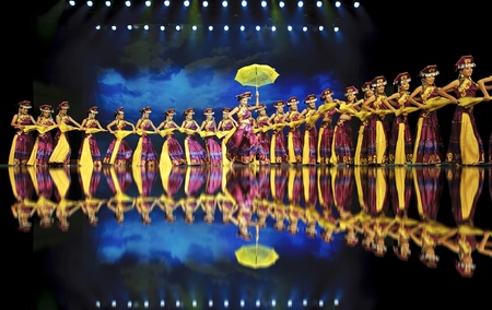 CHENGDU - SEP 26: chinese Yi ethnic dancers perform on stage at JIAOZI theater.Sep 26,2010 in Chengdu, China.のeditorial素材