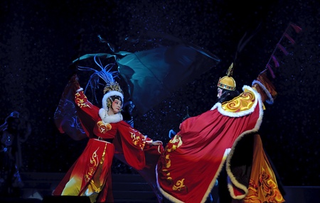 CHENGDU - JUN 6: Chinese Gaojia Opera performer make a show on stage to compete for awards in 25th Chinese Drama Plum Blossom Award competition at Jinsha theater.Jun 6, 2011 in Chengdu, China.
Chinese Drama Plum Blossom Award is the highest theatrical awaのeditorial素材