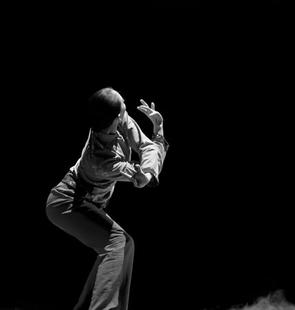 CHENGDU - DEC 11: chinese modern dancer performs solo dance on stage at JINCHENG theater in the 7th national dance competition of china on Dec 11,2007 in Chengdu, China.のeditorial素材