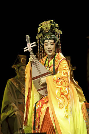 CHENGDU - JUN 6: Chinese Gaojia Opera performer make a show on stage to compete for awards in 25th Chinese Drama Plum Blossom Award competition at Jinsha theater.Jun 6, 2011 in Chengdu, China.
Chinese Drama Plum Blossom Award is the highest theatrical awaのeditorial素材
