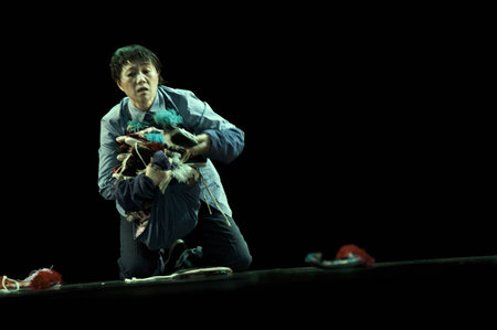 CHENGDU - SEPT 29: chinese famous opera artist Tian Mansha performs Concept opera Sigh on stage at JinSha theater Sept 29, 2011 in Chengdu, China.のeditorial素材