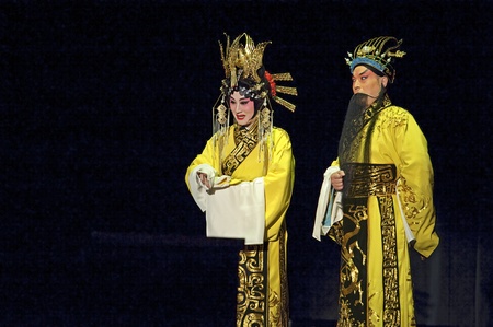 CHENGDU - JUN 1: chinese Beijing opera performer make a show on stage to compete for awards in 25th Chinese Drama Plum Blossom Award competition at Shengge theater.Jun 1, 2011 in Chengdu, China.Chinese Drama Plum Blossom Award is the highest theatrical aのeditorial素材