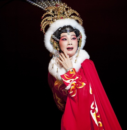 CHENGDU - JUN 6: Chinese Gaojia Opera performer make a show on stage to compete for awards in 25th Chinese Drama Plum Blossom Award competition at Jinsha theater.Jun 6, 2011 in Chengdu, China.Chinese Drama Plum Blossom Award is the highest theatrical awaのeditorial素材