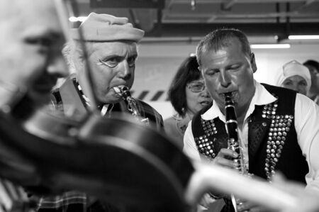 CHENGDU - MAY 29: Scottish folk musicians perform in the 3rd International Festival of the Intangible Cultural Heritage.May 29, 20011 in Chengdu, China.のeditorial素材