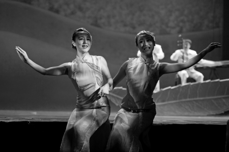 CHENGDU - OCT 17: Chinese national dancers perform folk dance on stage at JINCHENG theater on Oct 17, 2011 in Chengdu, China.のeditorial素材