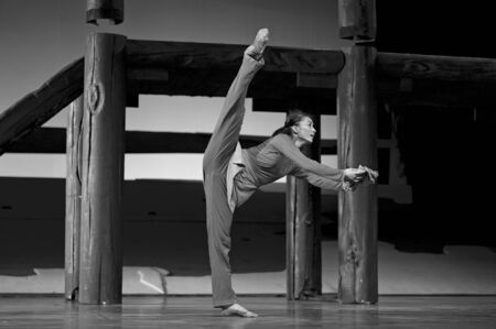CHENGDU - MAY 25: Chinese Modern Dance Drama Red Army flower perform on stage at Xinan theater on May 25, 2011 in Chengdu, China.のeditorial素材